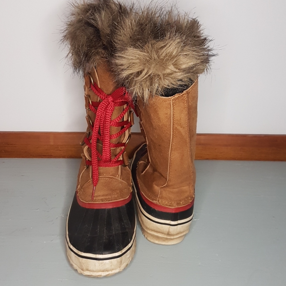 Fur trim lace up winter boot